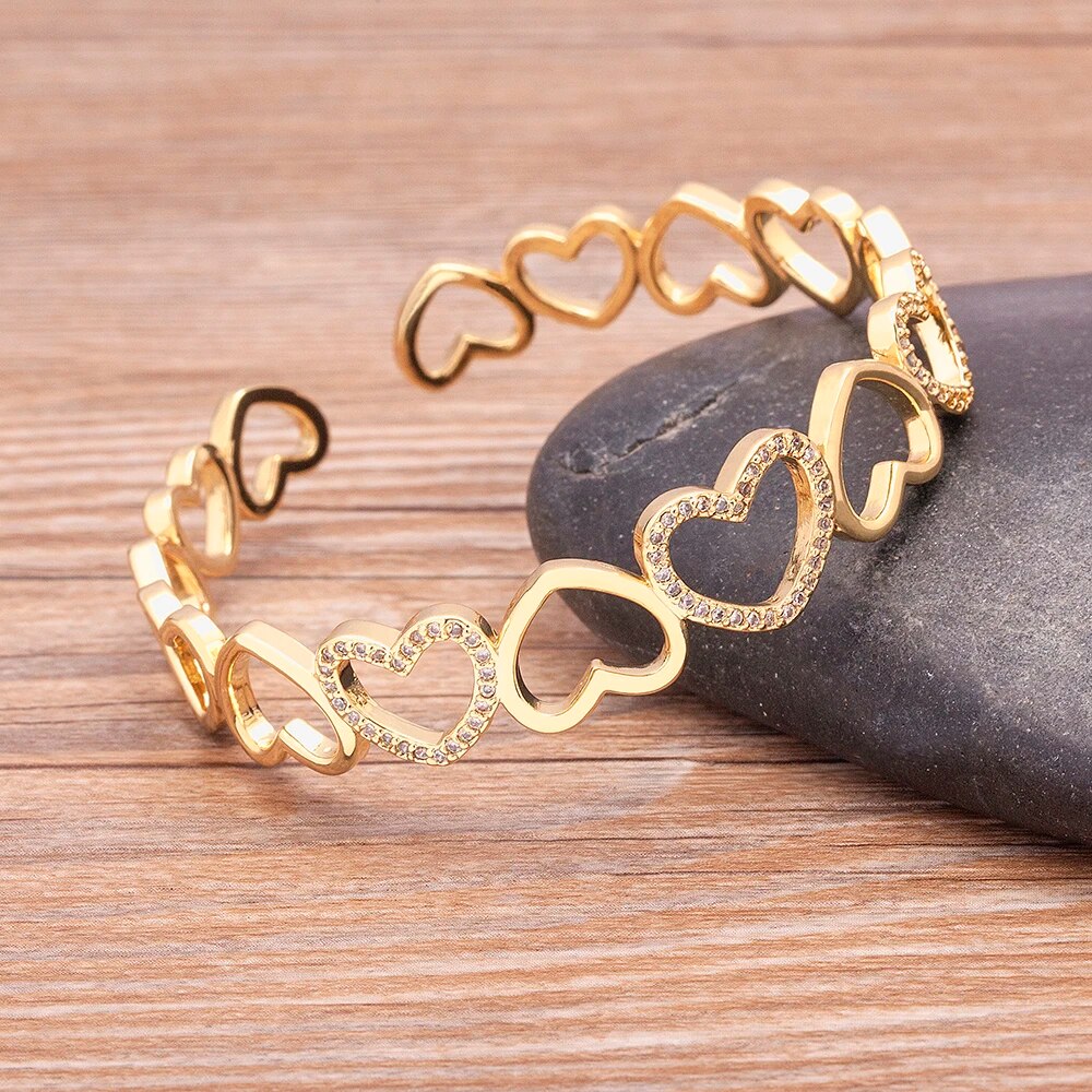 New Arrival Open Bracelet for Women Trendy Couples Bangles Hollow LOVE Heart Party Wedding Zircon Jewelry Accessories Gifts