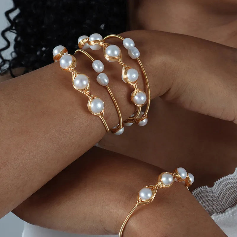 Personalized Women's Brass Material Bracelet Fashion Contrast Color Design Baroque Freshwater Pearl Cord Bracelet for Women