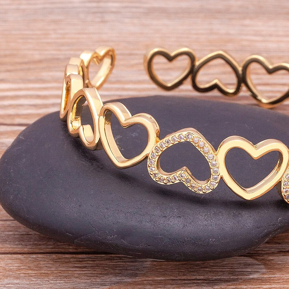 New Arrival Open Bracelet for Women Trendy Couples Bangles Hollow LOVE Heart Party Wedding Zircon Jewelry Accessories Gifts