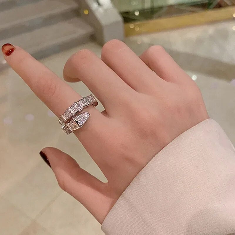 Temperament Personality Silver Plated Inlaid Zircon Snake Ring for Women Luxury Animal Bangles Wedding Jewelry Accessories Gift