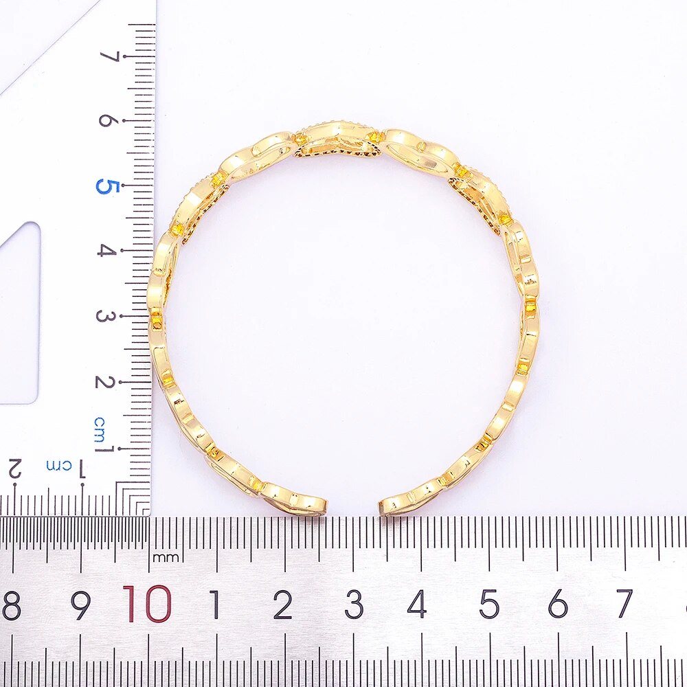 New Arrival Open Bracelet for Women Trendy Couples Bangles Hollow LOVE Heart Party Wedding Zircon Jewelry Accessories Gifts