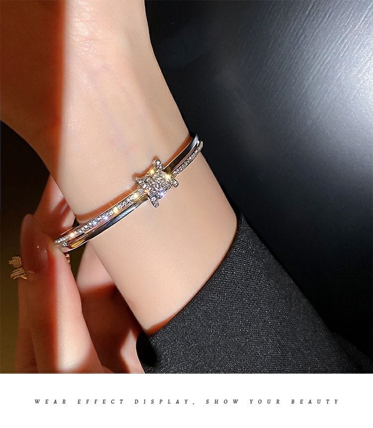 Exquisite Women's Blinged out Bangles Bracelet Bangle