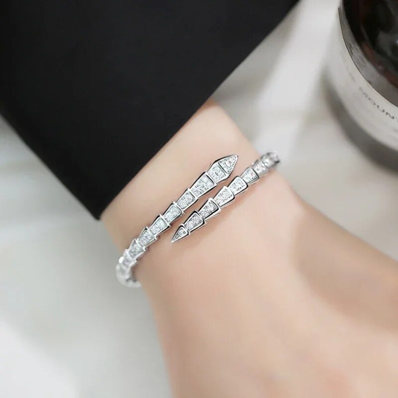 Temperament Personality Silver Plated Inlaid Zircon Snake Ring for Women Luxury Animal Bangles Wedding Jewelry Accessories Gift